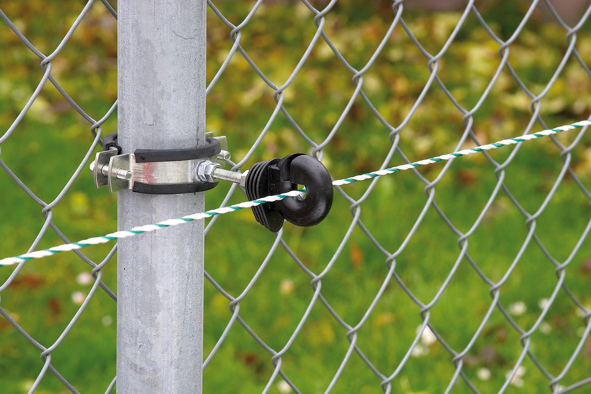 Befestigungsschelle mit Ringisolator mit 30 mm Stütze als Zusatzsicherung am Maschendraht