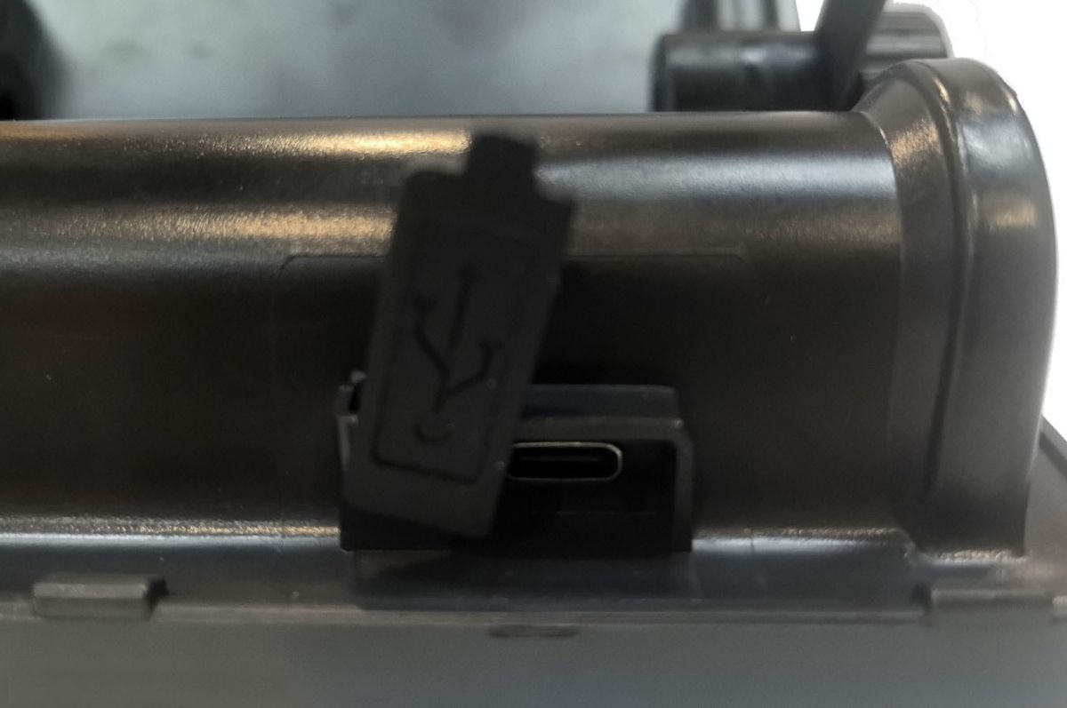 mit USB-C-Ladeanschluss