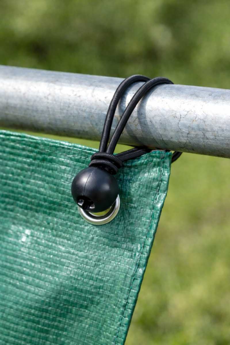 Anwendungsbild Planenspanner mit Kugel an Rohr befestigt