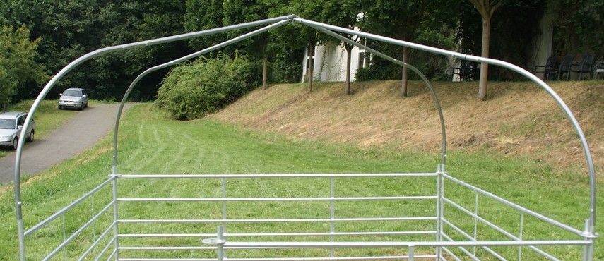 Im Set enthalten sind die 4 Dachbögen (oberhalb der Steckfix-Horden)