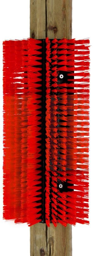Wellness Kratzbürste Flex an einen Pfahl montiert