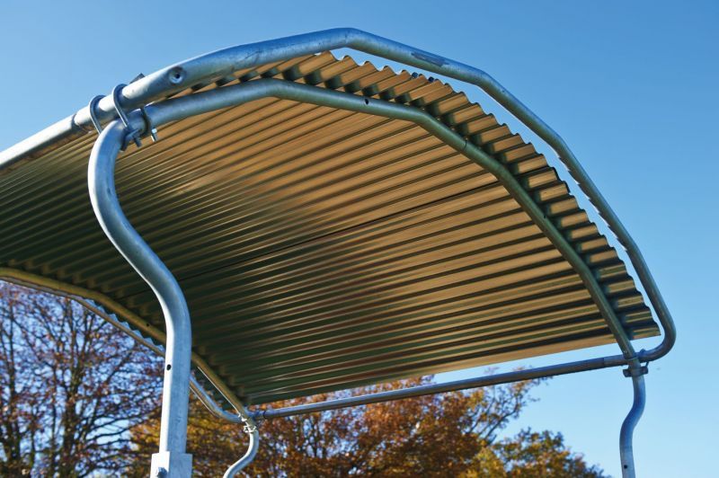 stabiler Dachkantenschutzbügel für alle Wetterlagen und zum Schutz der Tiere