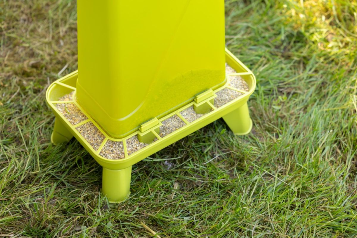 Futterautomat mit Füßen 5,5L gefüllt