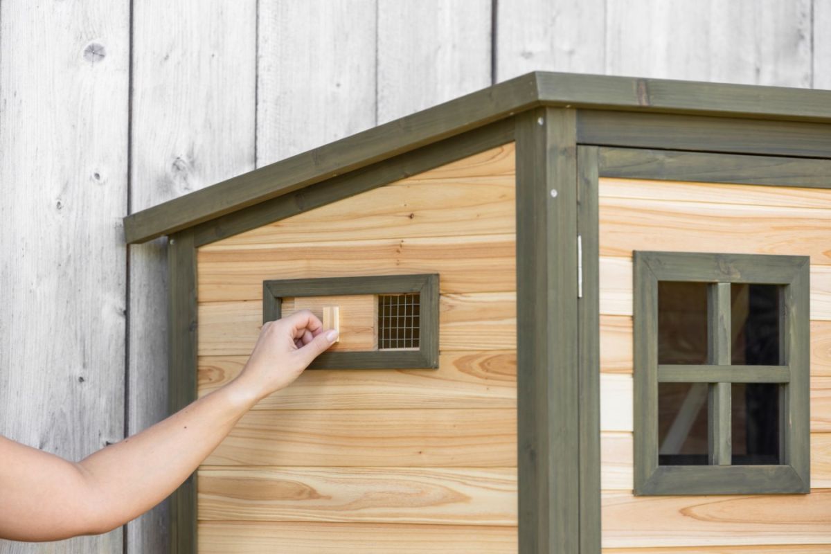 Hühnerhaus Tower - Lüftungsfenster für optimale Luftzirkulation