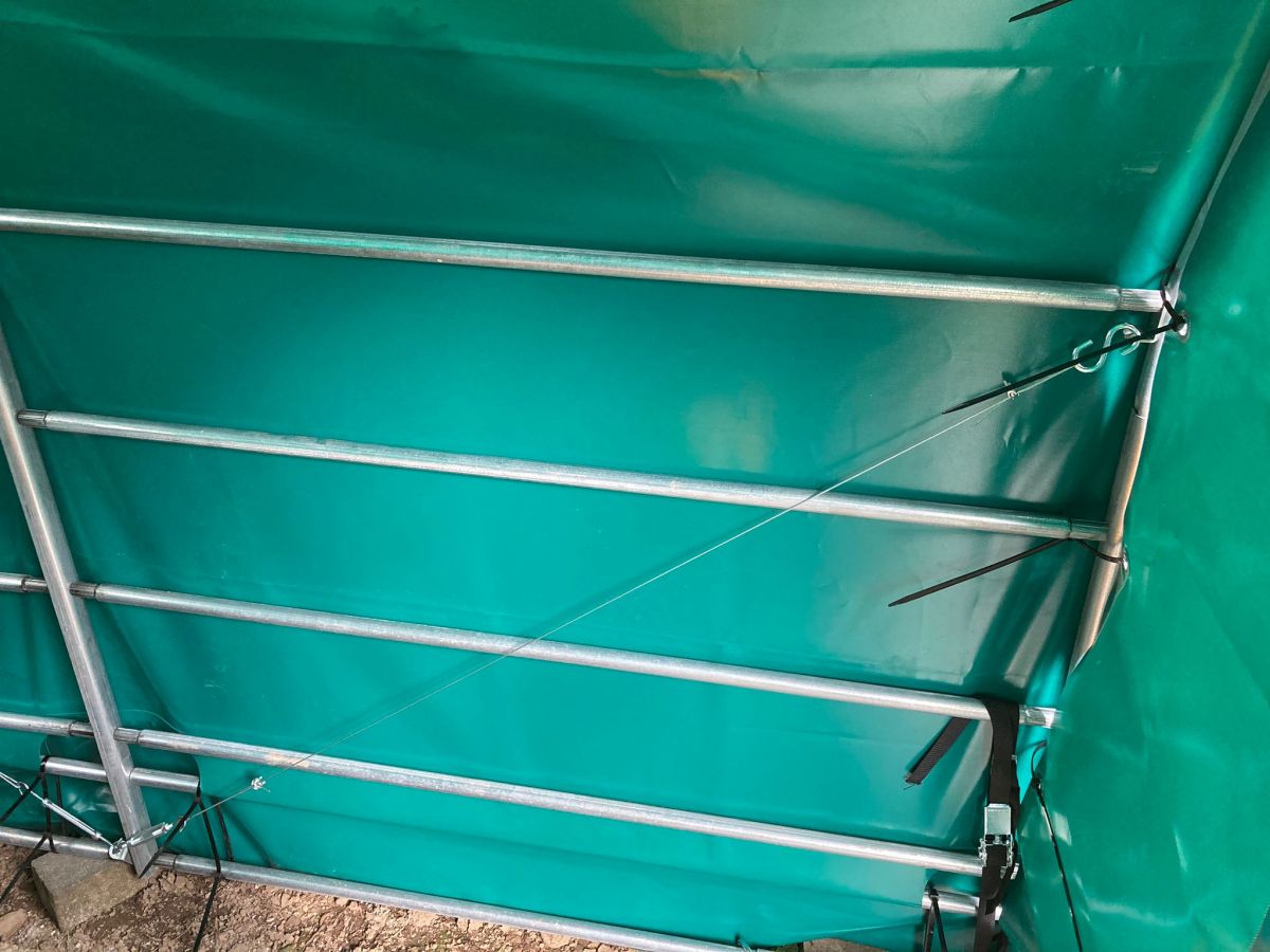 stabile Seitenkonstruktion mit Spannseil