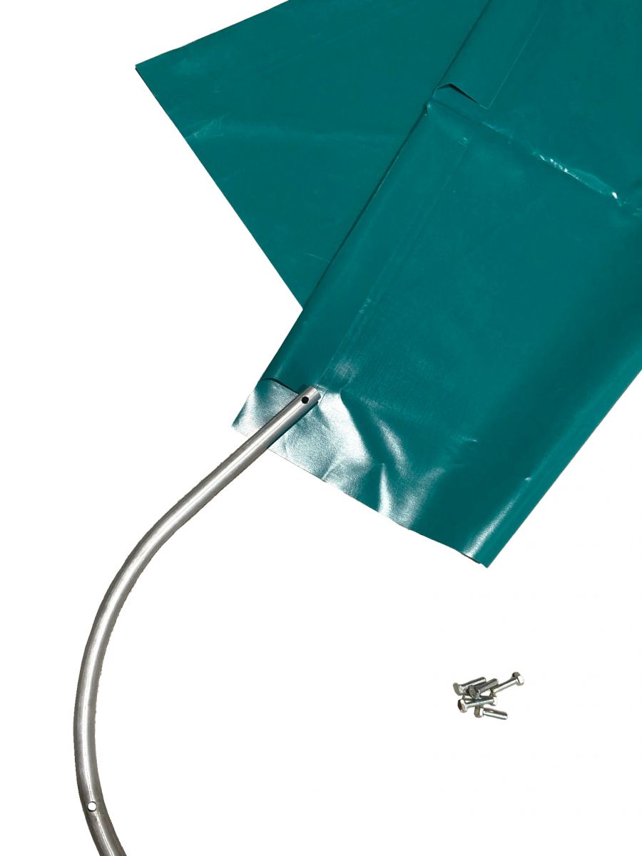 Bögen werden in die Hohlsäume eingeführt