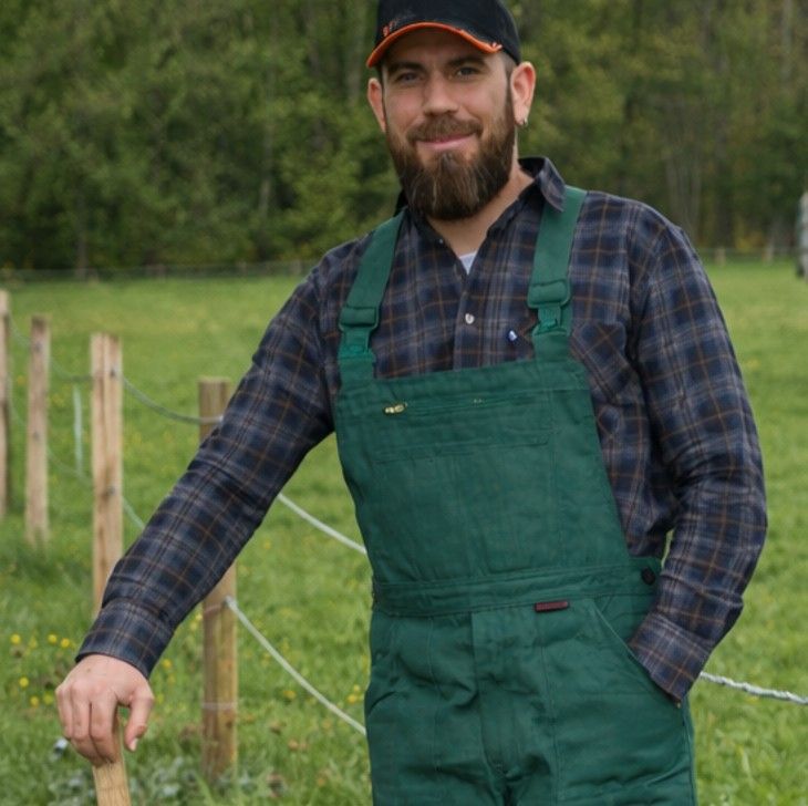 Model Kevin in Karo-Farbe