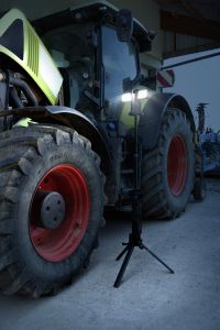 hybrid-arbeitsstrahler-tripod-1.jpg