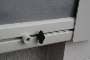 rollvorhang-mit-fuehrungsschienen-2.jpg