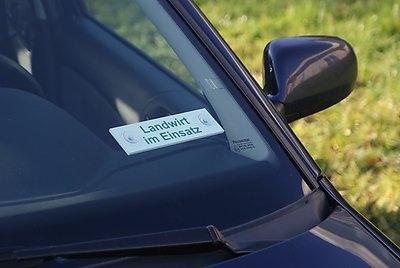 Schild "Landwirt im Einsatz"